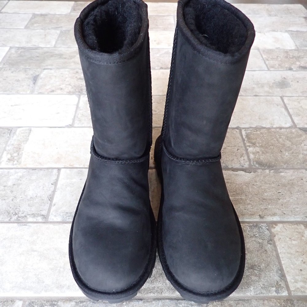 Black short UGGs